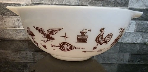 Vintage Pyrex #443 Early American 2 1/2 Quart Cinderella Mixing Bowl Rooster