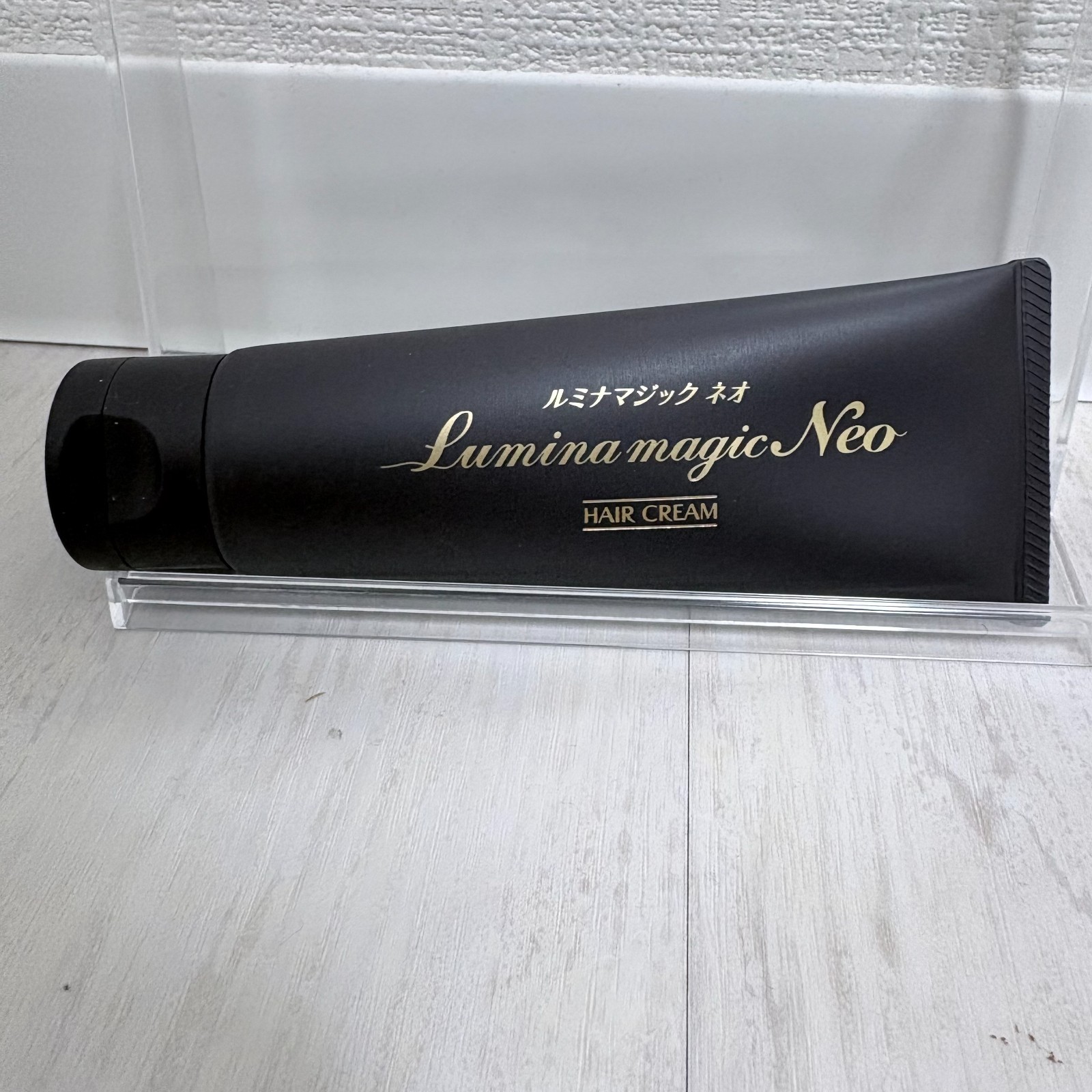 Aura Pure Lumina Magic Neo 75g Natural Black Gray Hair dyed with light
