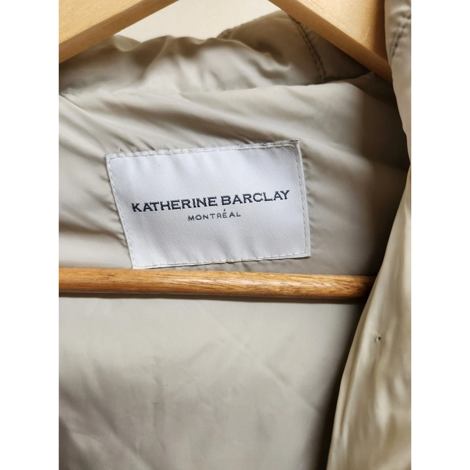 Chaqueta acolchada Katherine Barclay Montreal para mujer capucha de piel sintética beige rojo negro Foto 2 de 3