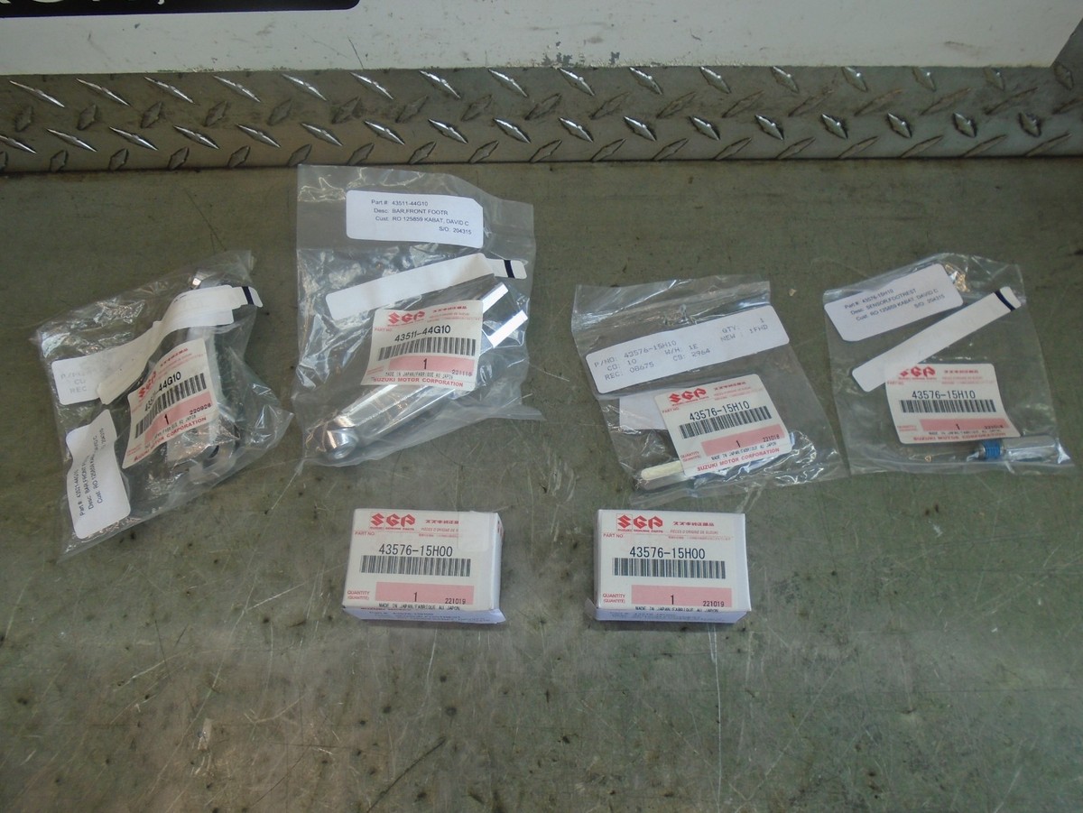 れは SUZUKI Genuine 08-20 HAYABUSA GSX1300R FRONT FOOTPEGS FOOT PEGS
