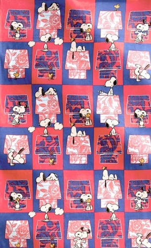 Vera Bradley Essential Throw Blanket Peanuts Snoopy’s House - Picture 3 of 3