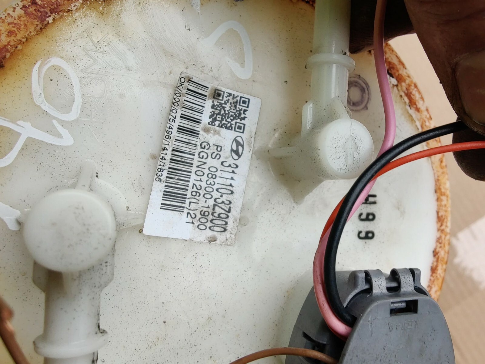 Hyundai i40 1.7crdi Estate 201115 Fuel Tank Sender Pump 311103z900 eBay