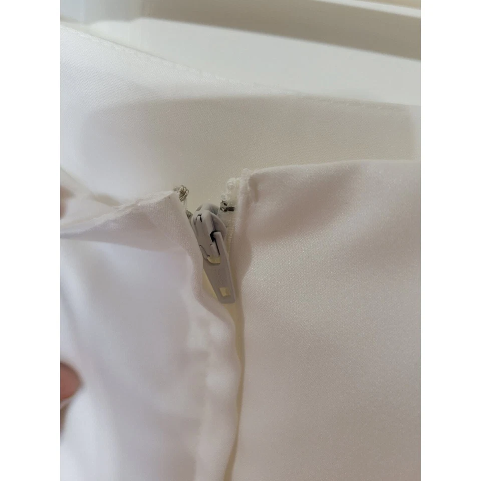 Vestido de baile David Bridal All-over satinado hasta el té con correas anchas de espagueti talla 6 Foto 3 de 4