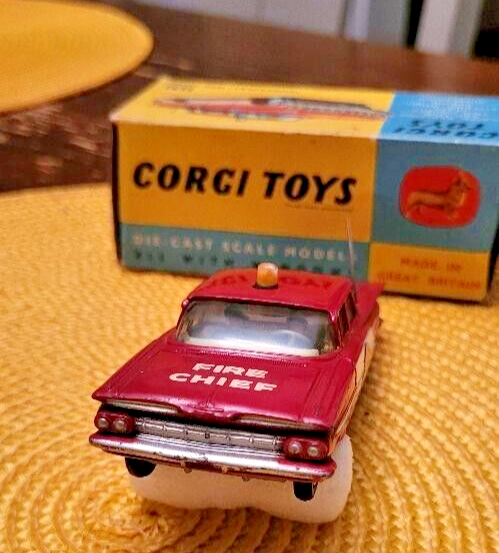 Corgi toys n° 439 CHEVROLET FIRE CHIEF jamais joué en boîte 1/43