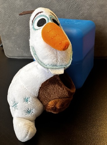 New DISNEY Cutie Cuff Favorites Series Olaf - Picture 1 of 5