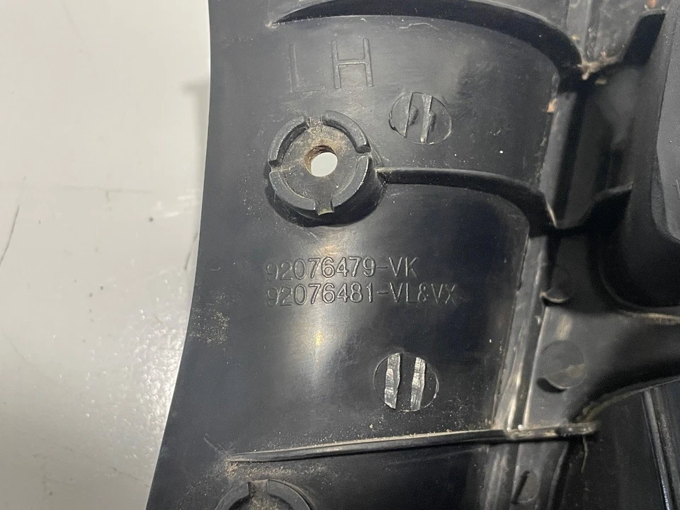 Holden 2000 VX Clubsport Tail Light LHR 92076479 - image 4 of 4