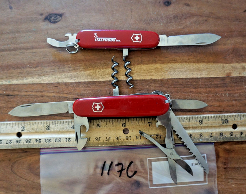 1176   2 assorted Victorinox (Swiss Army) pocket knives