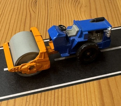 CORGI JUNIORS 🏁 1/64 SCALE DIECAST CAR 🚗 RAYGO RASCAL 600 STEAM ROLLER 🚨VTG!