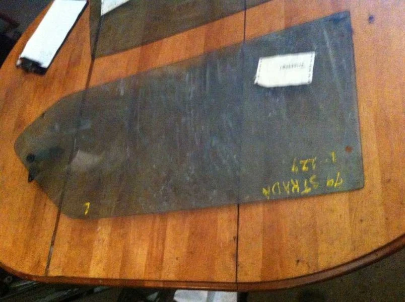 Cuarto de cristal plegable móvil Fiat Strada 79-82 conductor izquierdo Foto 2 de 4