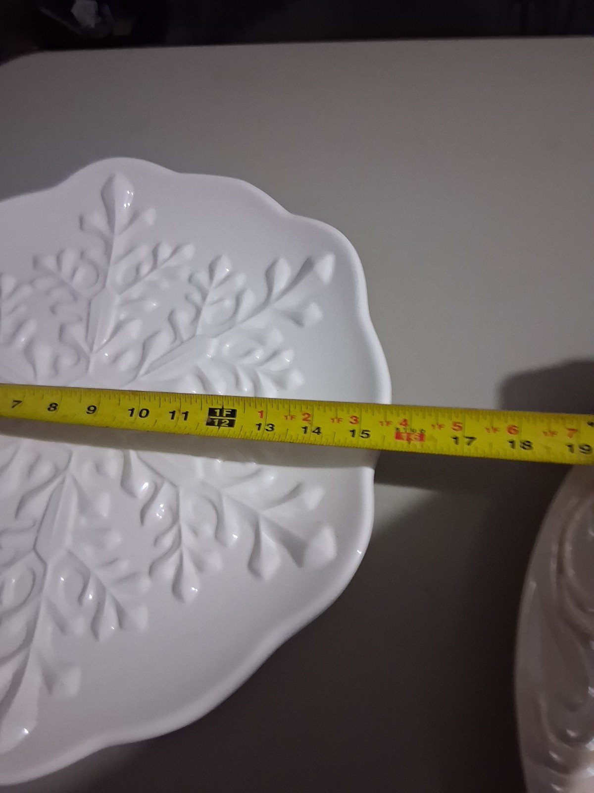GG COLLECTION Rare Snowflake White Serving Plater