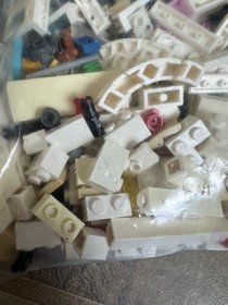 LEGO Friends Heartlake Airport 41109 Complete Set 692 Pieces Box Minifigures