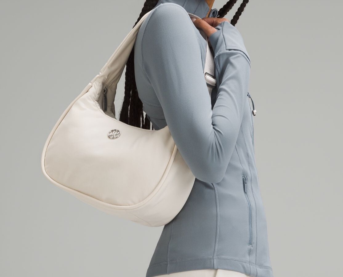 ★TOUT Y EST★ MALVA logo decorated crescent round mini hobo NEW Lululemon Mini Shoulder Crescent Hobo Bag 4L White Opal
