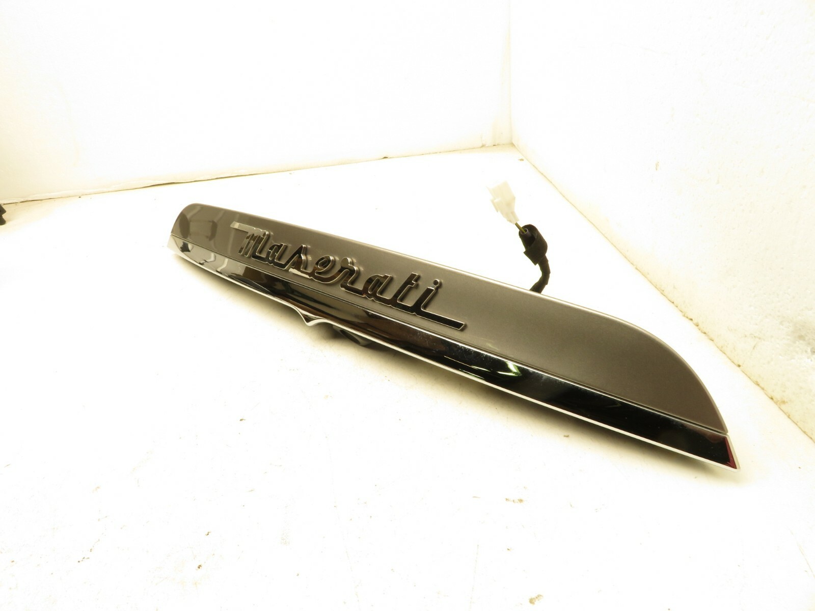 2014-2017 MASERATI GHIBLI SEDAN REAR TRUNK LID MOLDING COVER PANEL TRIM OEM