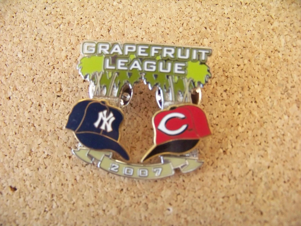 2007 NY New York Yankees Cincinnati Reds Spring Training Grapefruit League pin - Image 2 of 3