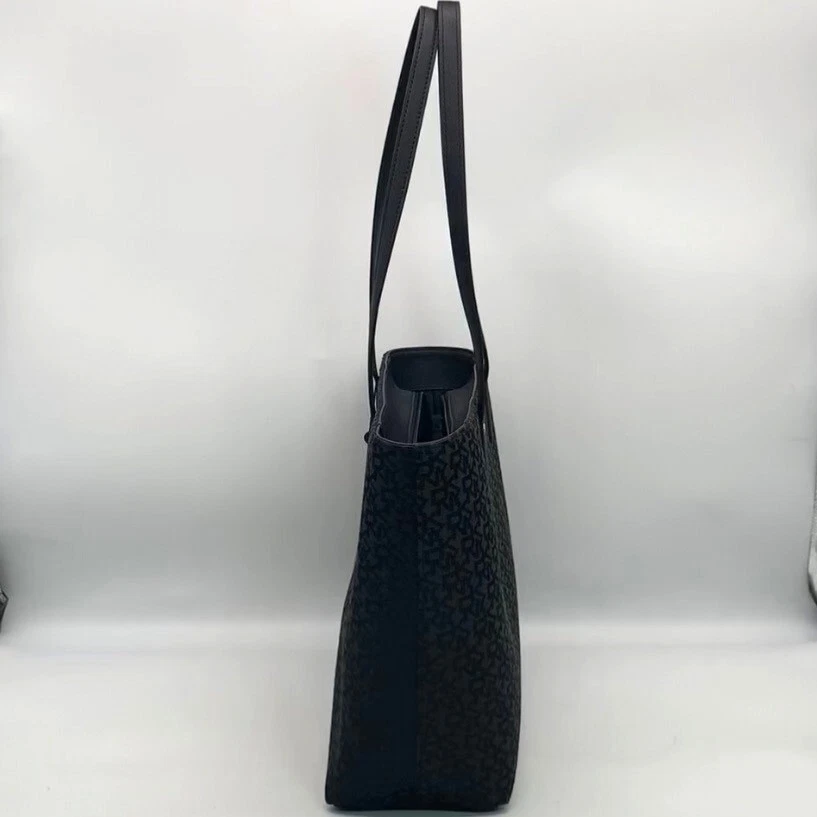 Bolso de Mano DKNY Byant Park Logo Negro Foto 3 de 4