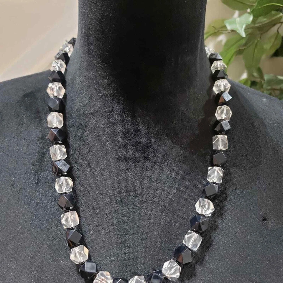 Gargantilla collar de cuentas de cristal facetado negro transparente Lucita para mujer cierre de anillo de resorte Foto 2 de 4