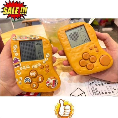 Tetris-Spielekonsole in Form eines Chicken Nuggets 2023