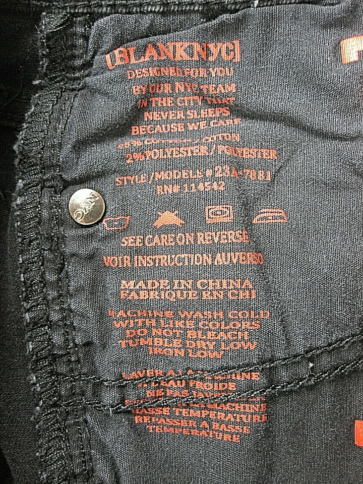 Pantalones cortos negros Blank NYC talla 27 [29W X 3 pulgadas L] dobladillos con flecos cortados tiro bajo Foto 4 de 4