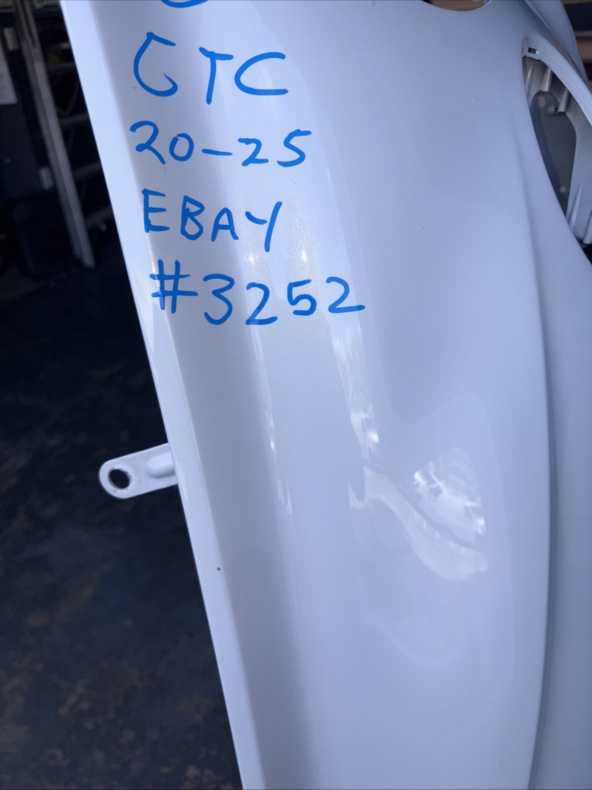 BENTLEY GT GTC FENDER RIGHT PASSENGER 2020 2025  3SD821102G  OEM #3252