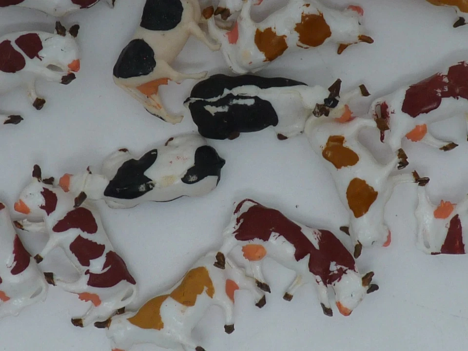 STARLUX LOT N°2 DE VACHES EN PLASTIQUE DE 2/3 CENTIMETRES POUR DIORAMA - Photo 4/4