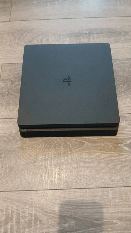 Sony PlayStation 4, Foto 1 von 5