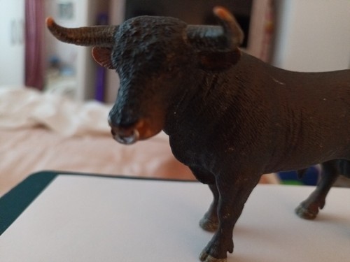 Schleich Bull Black Horns D73527 Pre-owned - Picture 2 of 9