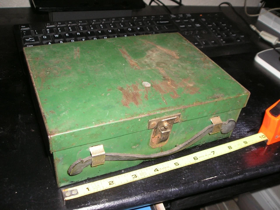 Cubiertos de metal tipo COLEMAN GREEN/portavasos pequeño ANTIGUO DESCONOCIDO Foto 2 de 4