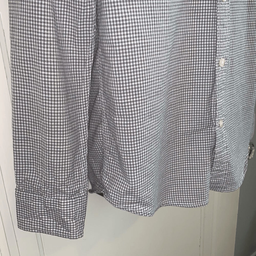 Gap gray/white small checked button collar shirt - image 5