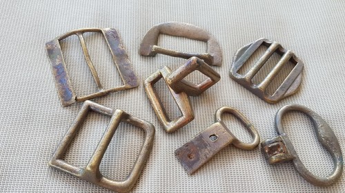 A very rare lot of 16/17 hundreds bronze buckles. A must read description. L142t