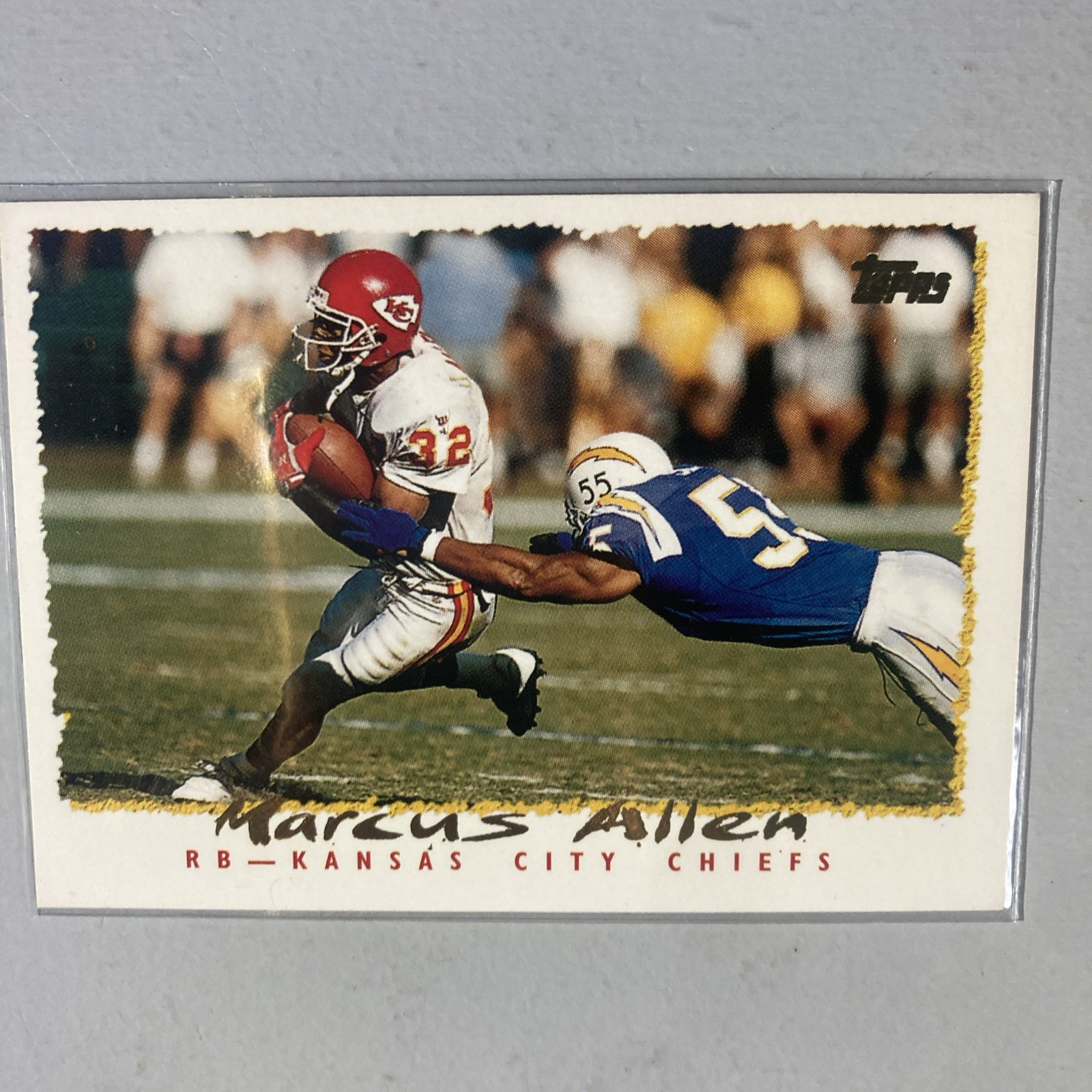 1995 Topps Football Card #121 Marcus Allen