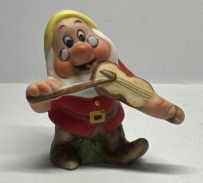 Vintage Schmid Disney Snow White & The Seven Dwarfs Doc W/ Violin Figurine
