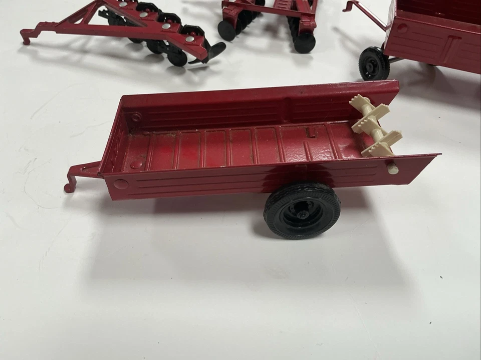 Tractor cosechadora internacional Ertl 0944 de colección 1/16 con implementos Foto 3 de 4