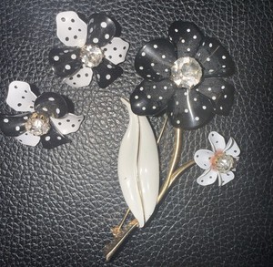 Vintage Black White Enamel Daisy Flower Polka Dot Brooch Earring Set Signed AVON
