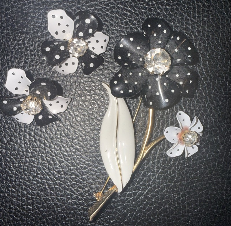Vintage Black White Enamel Daisy Flower Polka Dot Brooch Earring Set Signed AVON