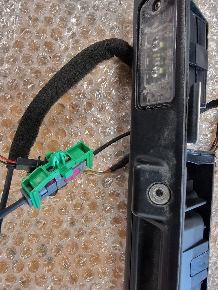 Audi Q7 2013 interruptor de puerta trasera matrícula luz 4L0827574A con cámara de reversa Foto 3 de 4