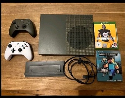 Microsoft Xbox One S (500 GB) mit 2 Controllern, Minecraft, Madden NFL 19, grün