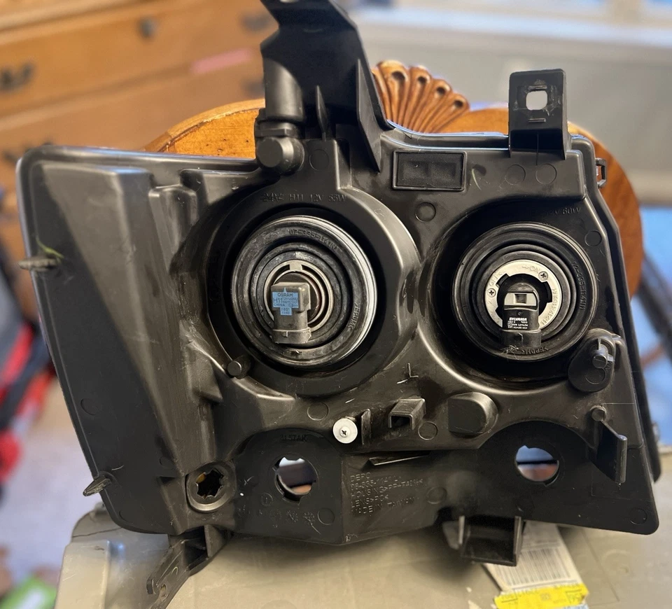 Conjunto de faros izquierdo/certificado CAPA CONDUCTOR CHEVROLET SUBURBAN TAHOE AVALANCHE Foto 4 de 4