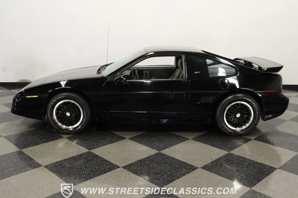 1988 Pontiac Fiero GT - Изображение 3 из 4