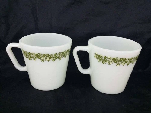 2 Corelle CRAZY DAISY Pyrex Coffee Mugs Retired Pattern Spring Blossom Green D