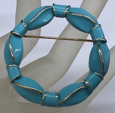 VINTAGE ESTATE GOLD TONE TURQUOISE TEAL ENAMEL WREATH SIGNED BROOCH PIN