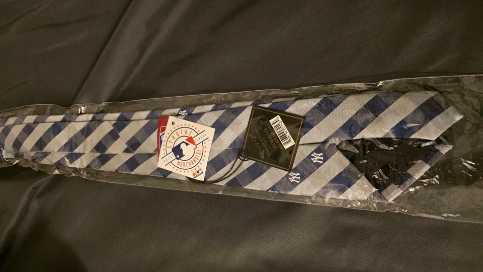 Corbata para hombre New York Yankees MLB con patrón de diamantes a rayas NUEVA Foto 2 de 3