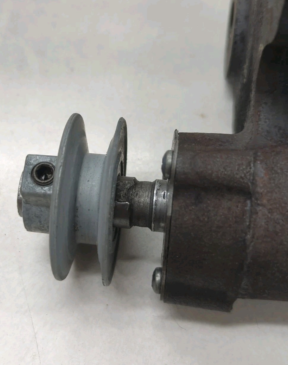 10" Craftsman 113. Table Saw Arbor Assembly with Belt Pulley, Arbor Nut & Washer