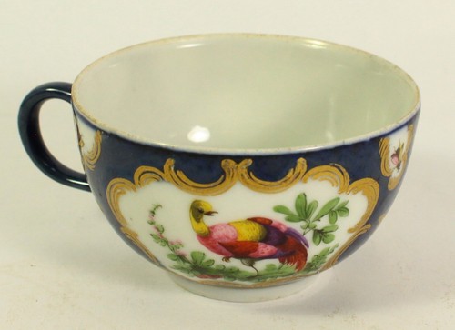 = 18th C Worcester Polychrome Tea Cup, Cobalt Blue & Gold, Exotic Birds & Bugs - Picture 7 of 20