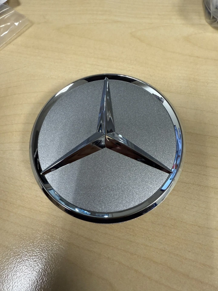 Tampas de centro de roda OEM Mercedes-Benz - Conjunto de 4 66470202 - Imagem 2 de 3
