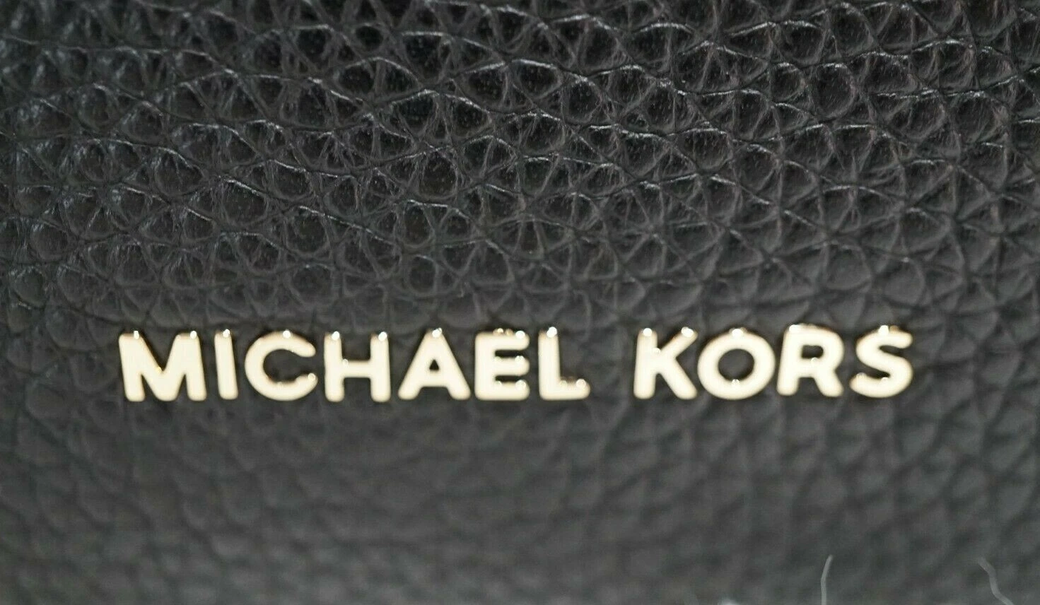 Borsa a tracolla Michael Kors Rollins Small nuova con etichette in pelle nera con ciottoli