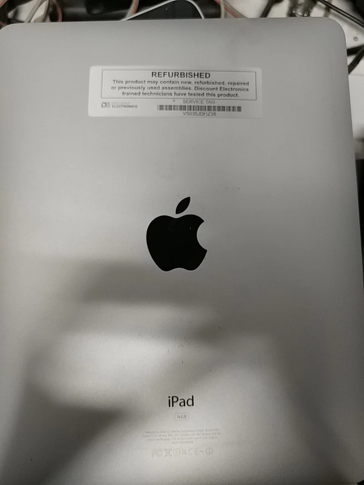 Apple iPad 1st Generation 16GB, Wifi, 9.7in Model A1219 Silver - Image 4 of 4