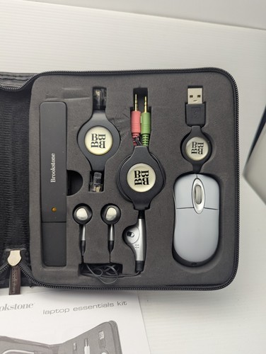 Brookstone Laptop Essentials Kit- Everything you need for Business Travel - Afbeelding 3 van 5