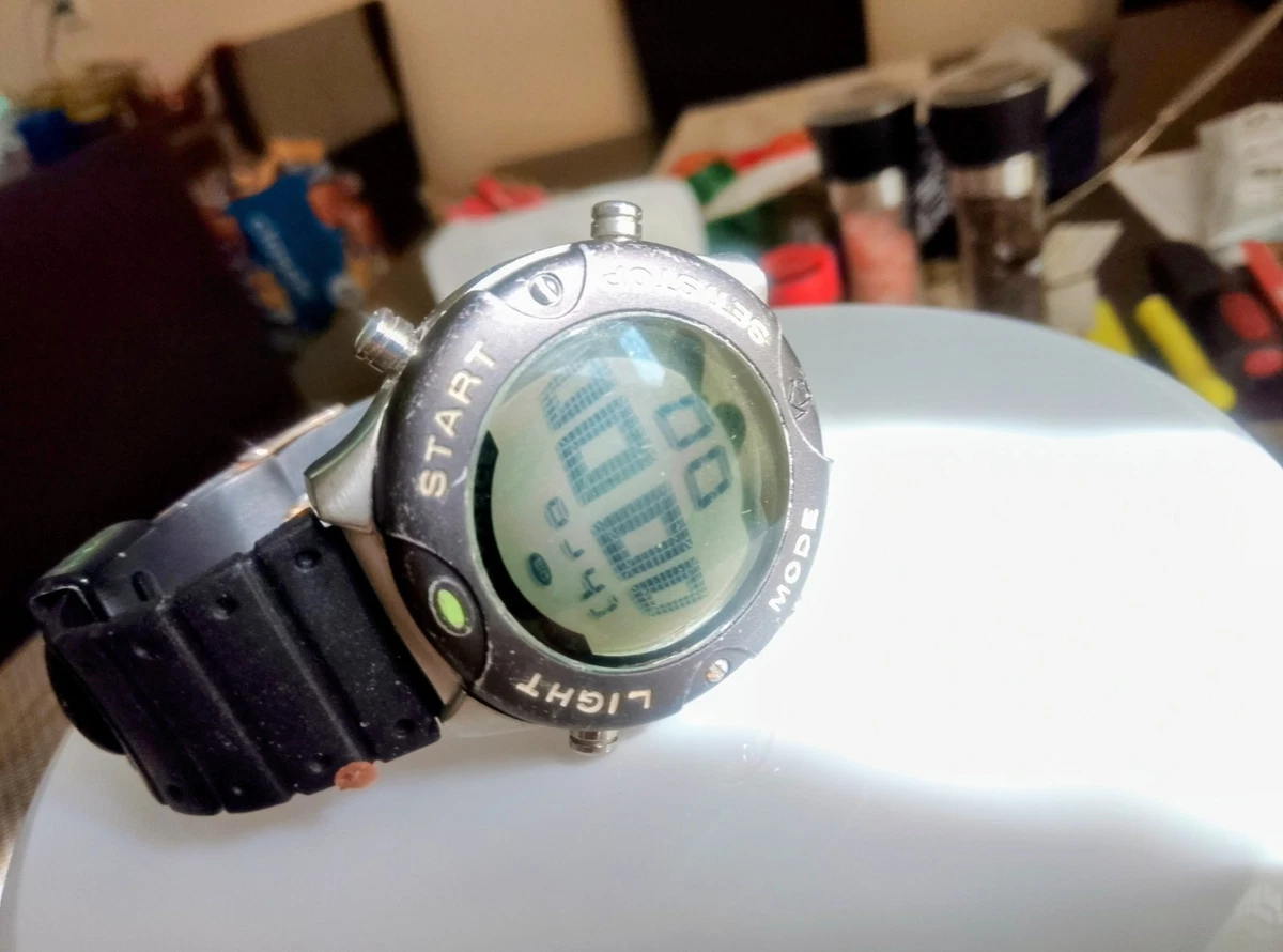 GC Very Rare Men's Time Force  9303 330 ft WR talian digital Surf Watch RUNS