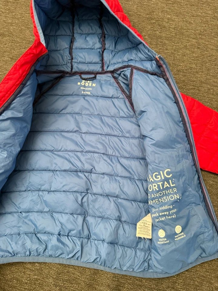 Mini Boden Chaqueta Puffer Roja Unisex Talla 5-6 Niños Niñas Abrigo de Invierno Usado en Excelente Condición Foto 3 de 4