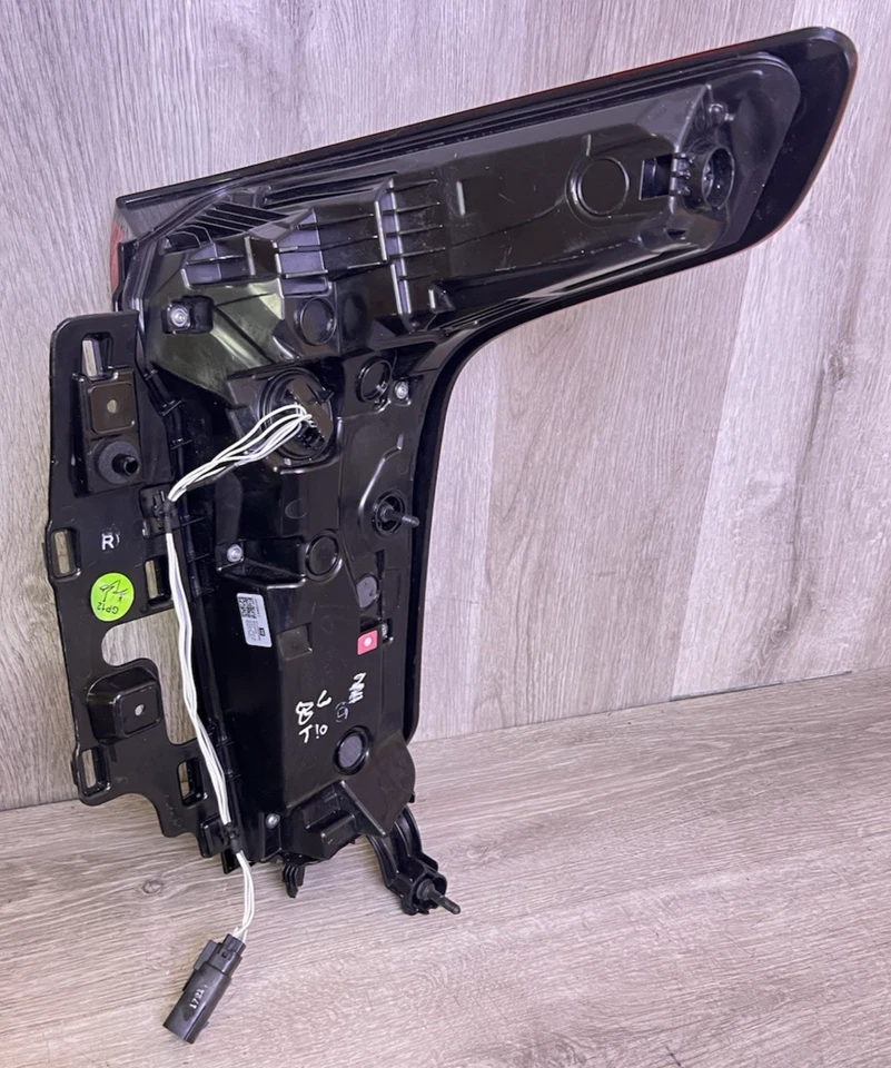 2020-2024 CADILLAC XT6 LH TAIL LAMP ASSY OEM PART# 85000447 - Изображение 3 из 4